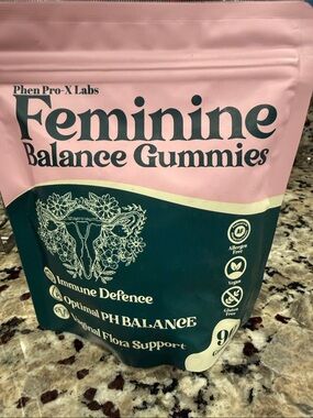 Feminine Balance Gummies - Pink/Teal